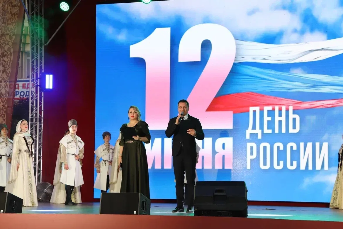 📸 Фотоальбом: День России отметили в Дагестане масштабным гала-концертом!