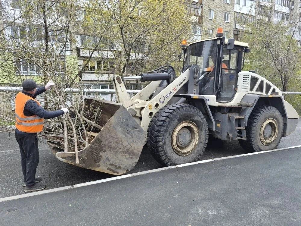 ✔️В Ленинском районе продолжаются мероприятия по благоустройству.  Осуществляются работы по механизи