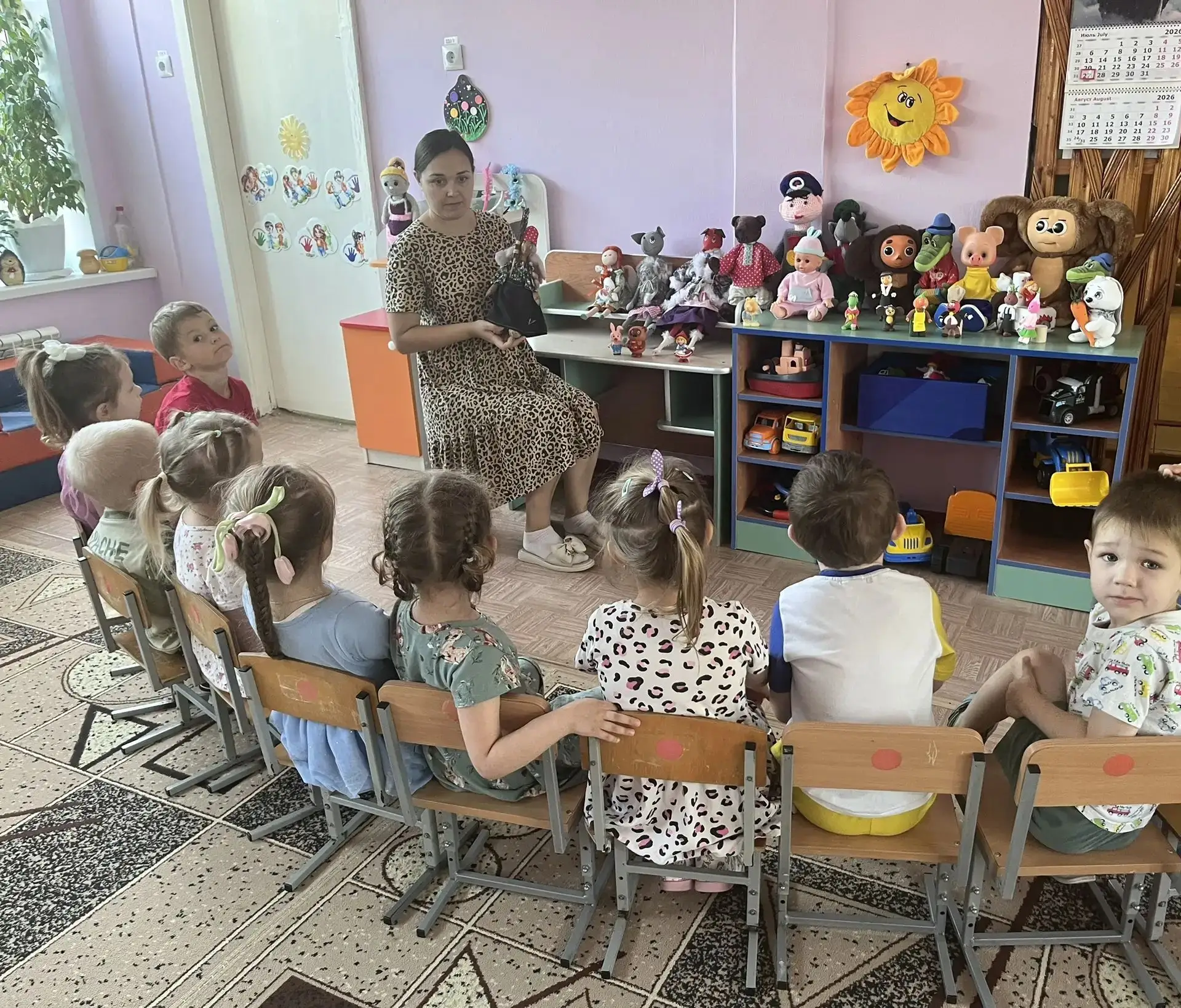 🎉 День игрушек: Герои сказок в нашей группе! 🎉

Сегодня у нас в средней группе прошёл увлекательны