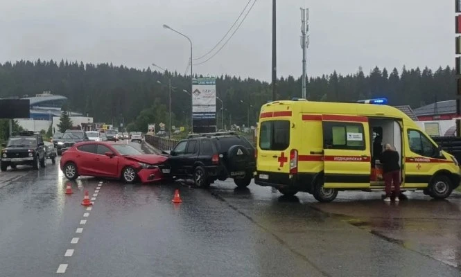 Шесть человек пострадали в лобовом ДТП в Сортавала