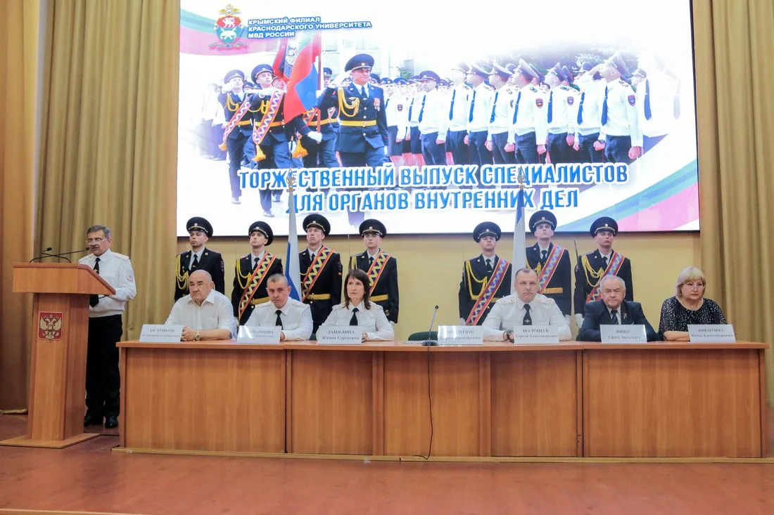 🎓 В Крымском филиале университета состоялся выпуск молодых офицеров

Дипломы о высшем образовании п