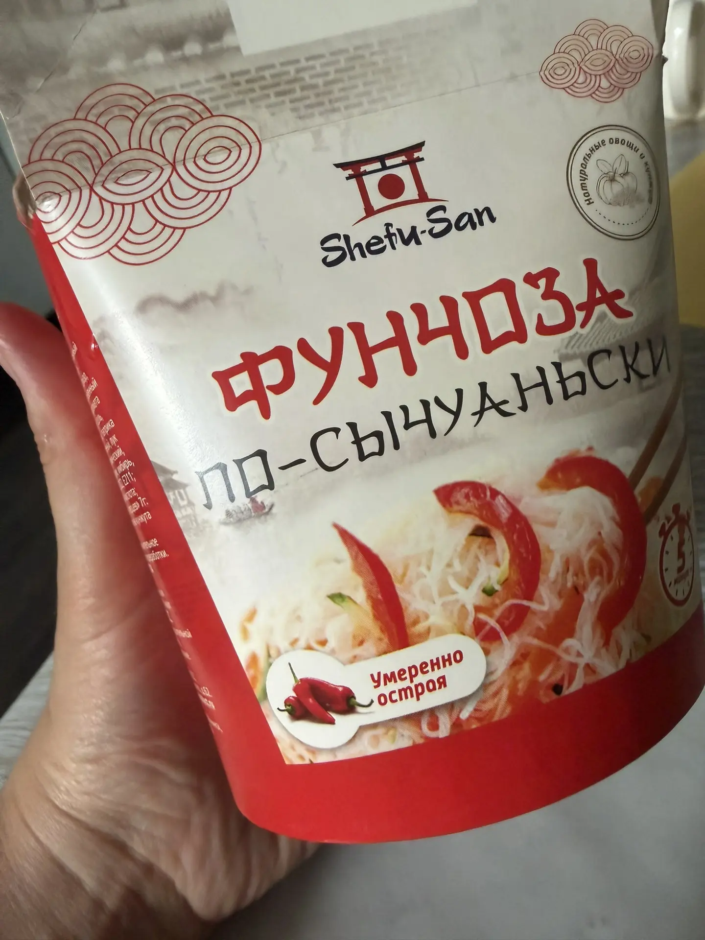 Конечно, как тут не будет отеков?!
Посмотрите, что ем. 

Клянусь, последняя. Сегодня ем. И мы прощае