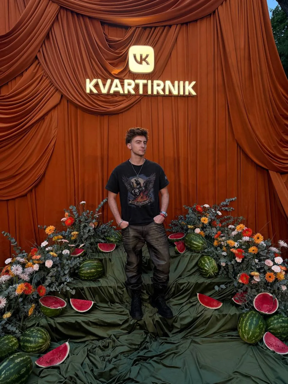 Зашли с фанатом на ВК квартирник)