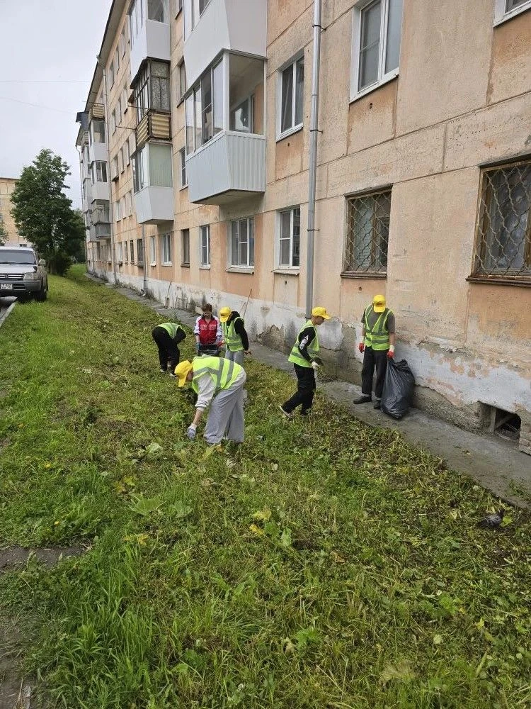 #ТрудКрут/  Вторая неделя трудовой бригады позади — ура! 

Погода, конечно, немного подвела: из‑за д