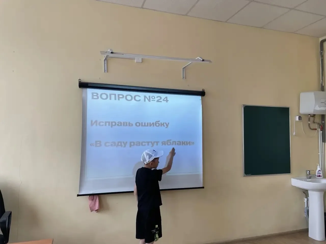 6 июня в день рождения великого русского поэта, основоположника
современного русского литературного 