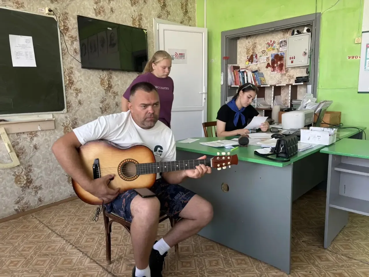 #13_день_лагеря
Гитара, лагерь - это одни из самых душевных и узнаваемых атрибутов летнего лагеря! П