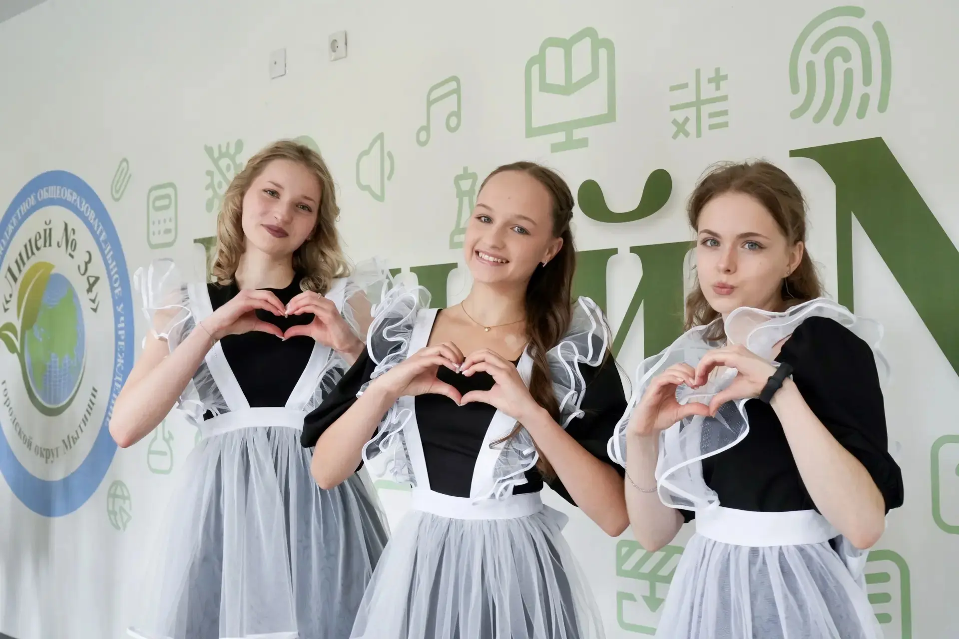 🔔 В школах Подмосковья проходят торжественные линейки и звенят последние звонки!   В этом году у нас