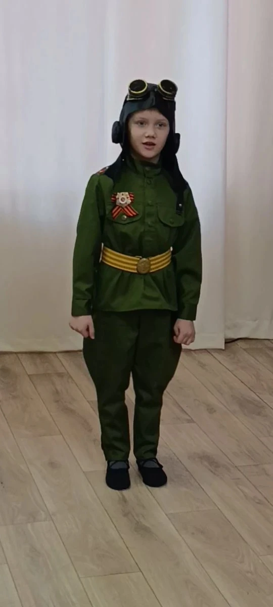 Поздравляем Мартьянова Артема с занятым 2 местом в городском конкурсе художественного с...