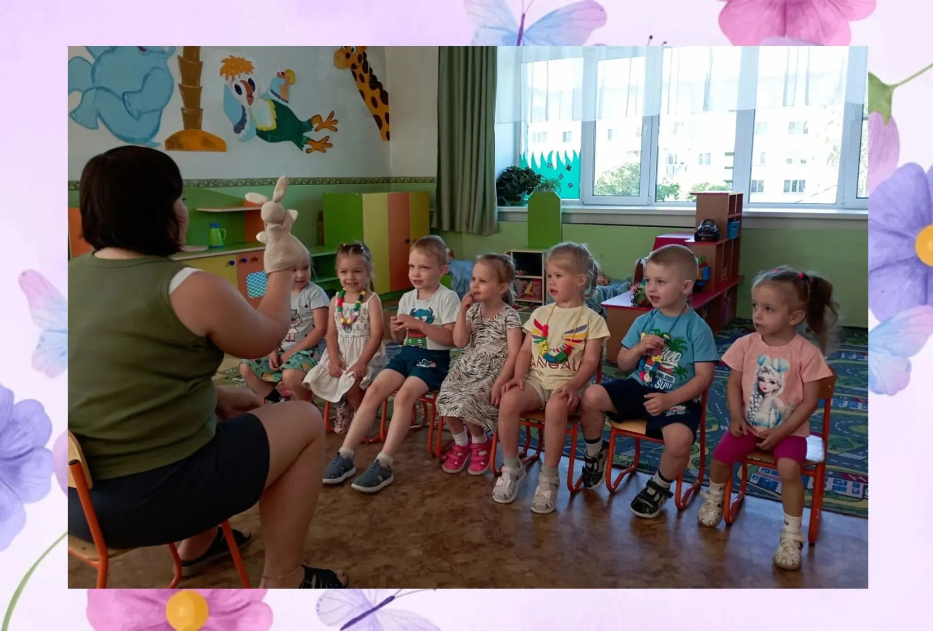 Сегодня в группу "Теремок" заглянул настоящий зайчик-попрыгайчик! 🐰Наши малыши были в восторге от т