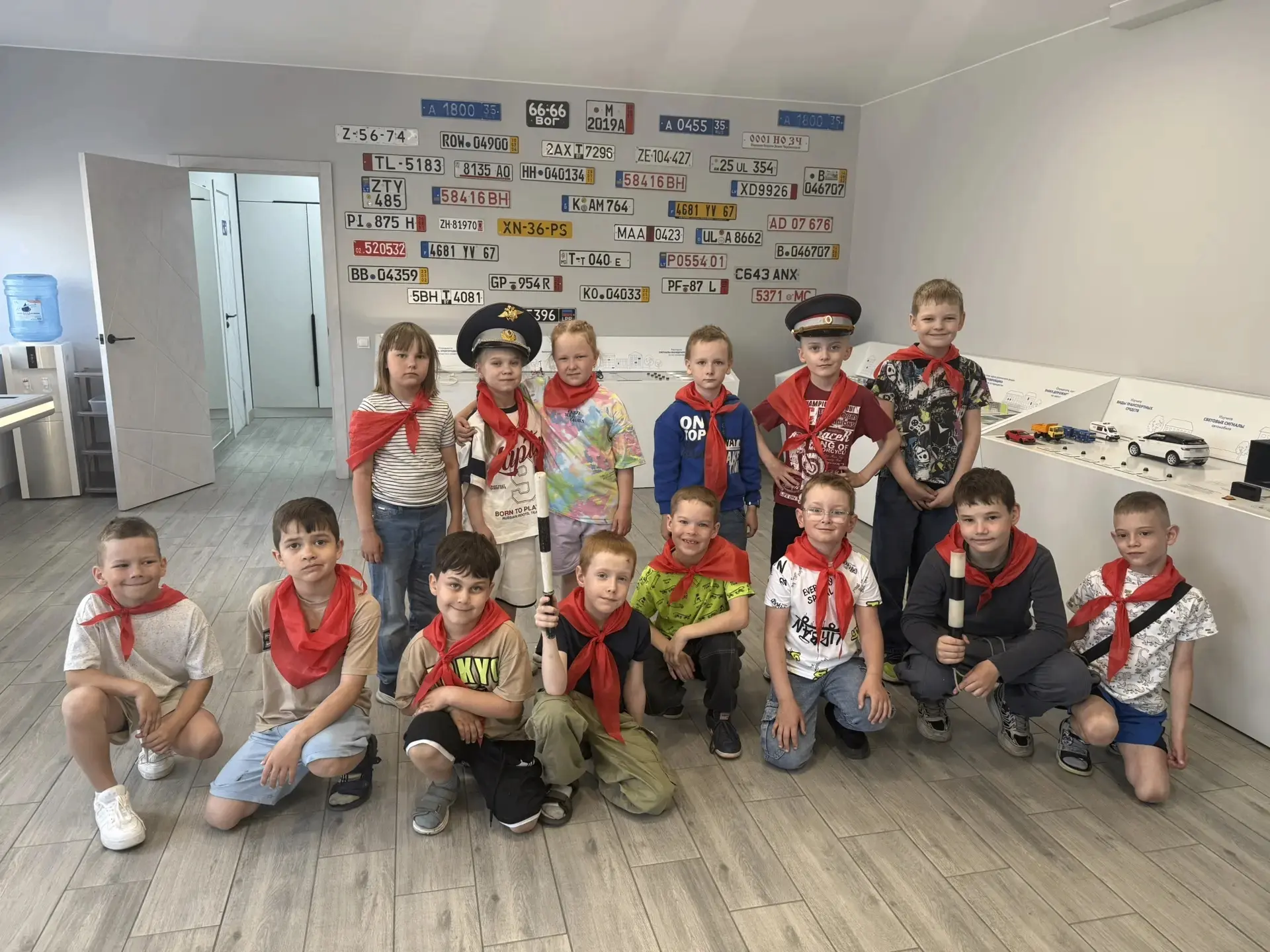 Наши ребята из пришкольного лагеря побывали в ГИБДД!

Ребята узнали, что сотрудники ГАИ не только ло