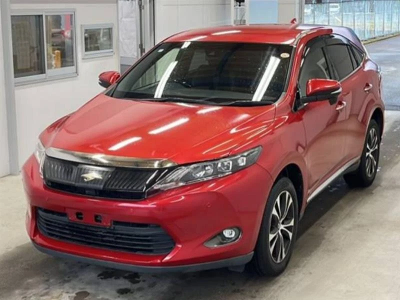 🇯🇵 Яркий японский кроссовер с надежностью Toyota. Строгий дизайн, высокий клиренс и хорошая компле
