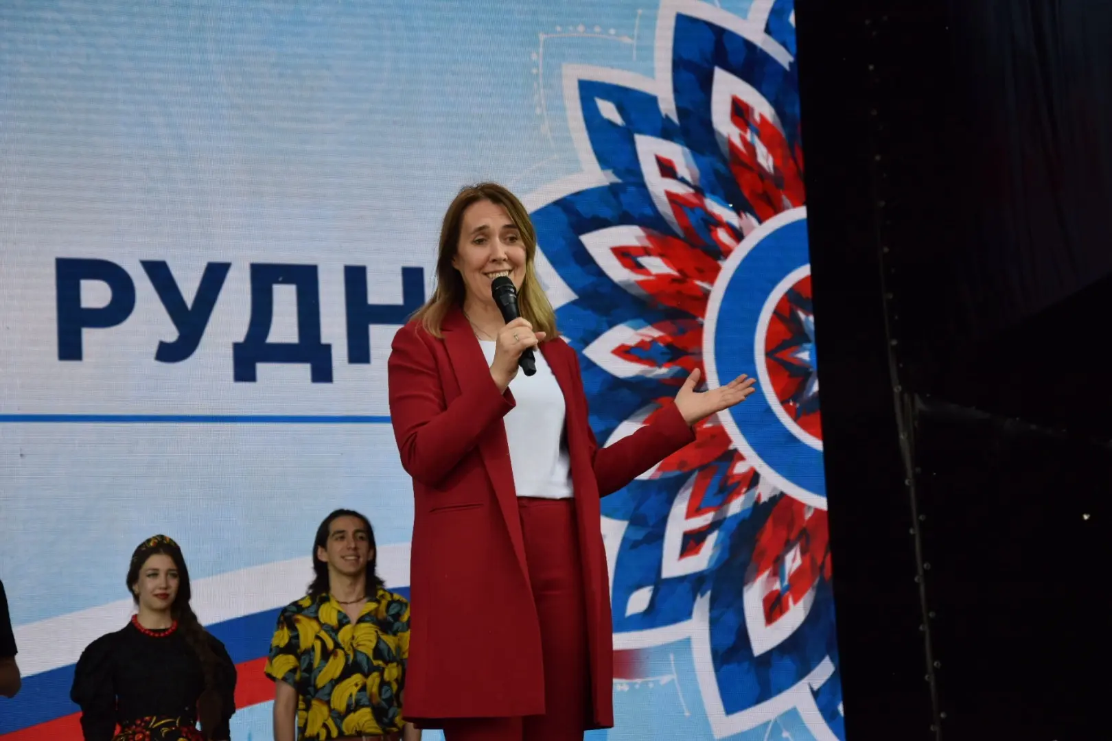 С приветственным словом на открытии фестиваля выступила Ольга Викторовна Петрова, замглавы Минобрнау