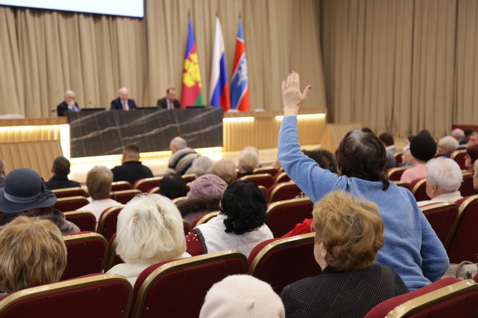 ❓ Когда можно обратиться к главе города и его заместителям по личным вопросам в октябре?