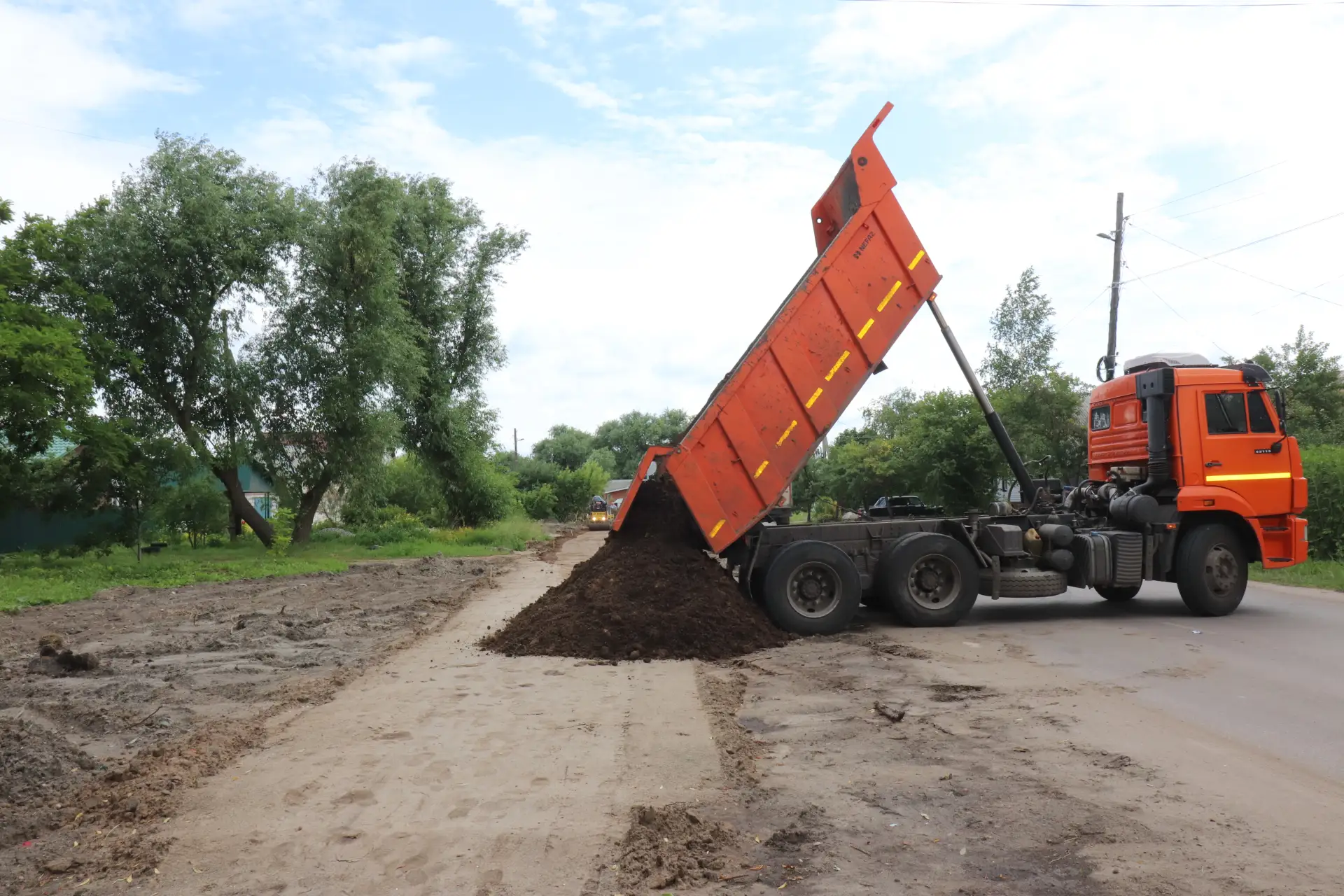 В Балашове продолжаются работы по благоустройству тротуаров