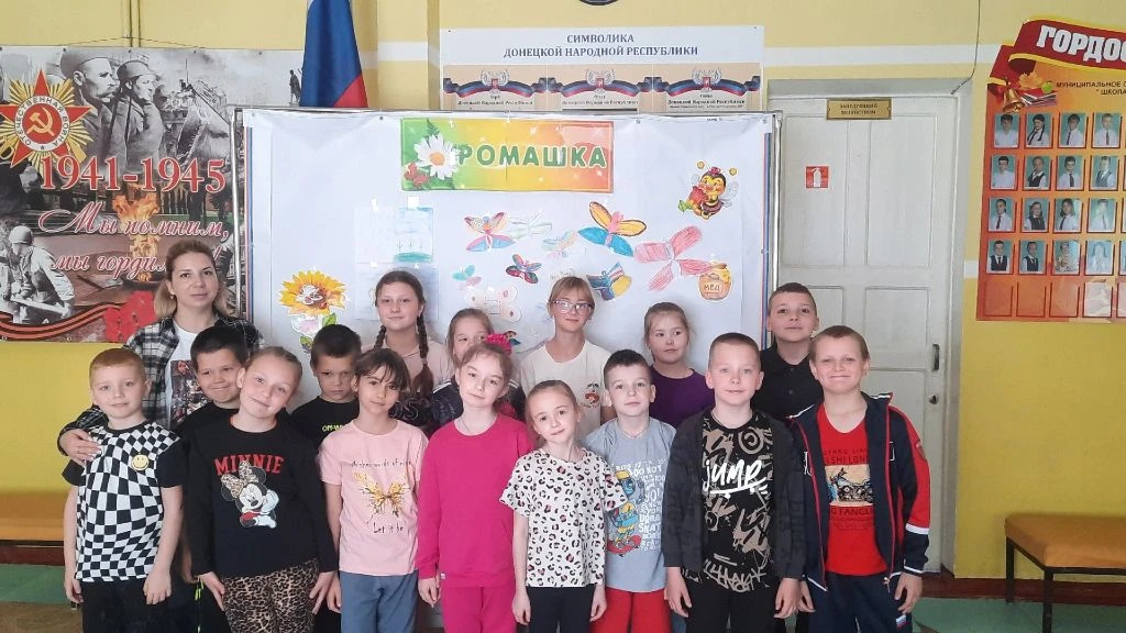 Сегодня в нашей пришкольной площадке "РОМАШКА" особенный день. День, когда наши воспита...