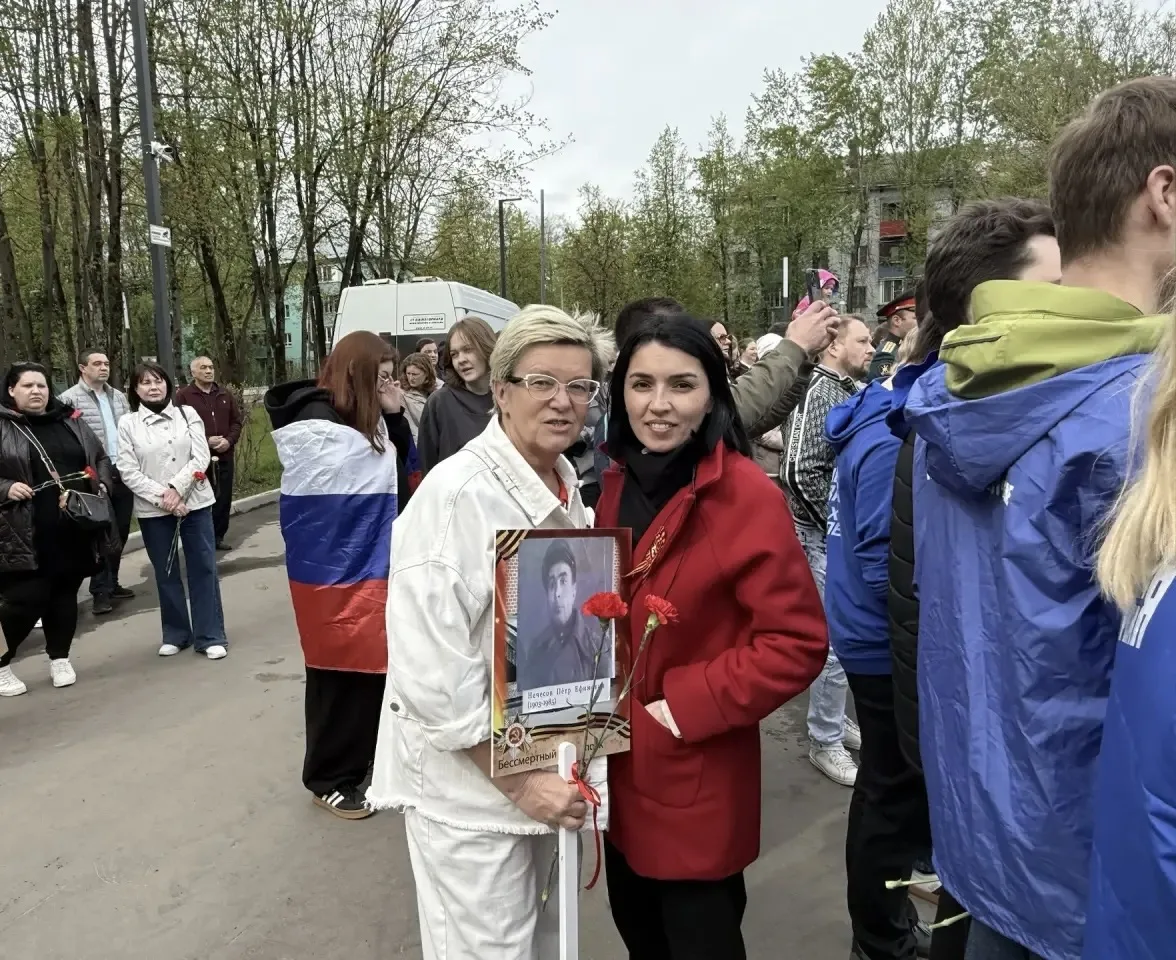 🇷🇺 Сегодня мы склоняем головы перед подвигом поколения победителей. 🙏  В памятный день к Вечному огн