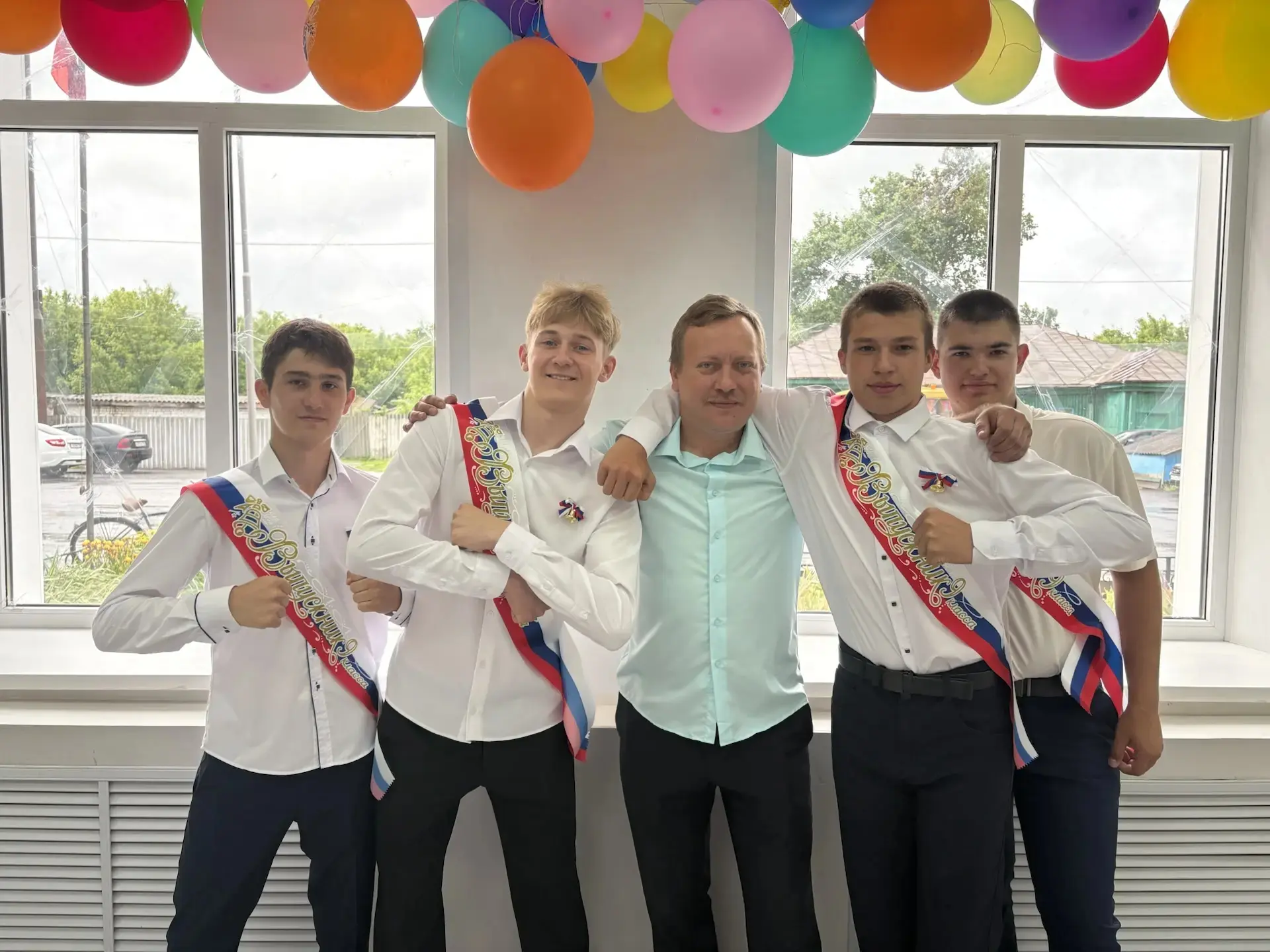 🌷🔔Закончились школьные годы, сегодня последний звонок! 👉