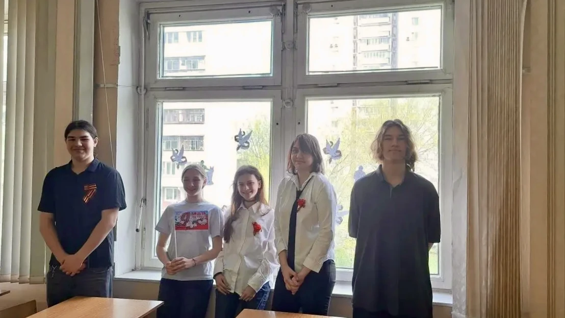⭐️«Окна Победы»  В нашей школе активисты первичного отделения «Движения Первых» с гордостью приняли 
