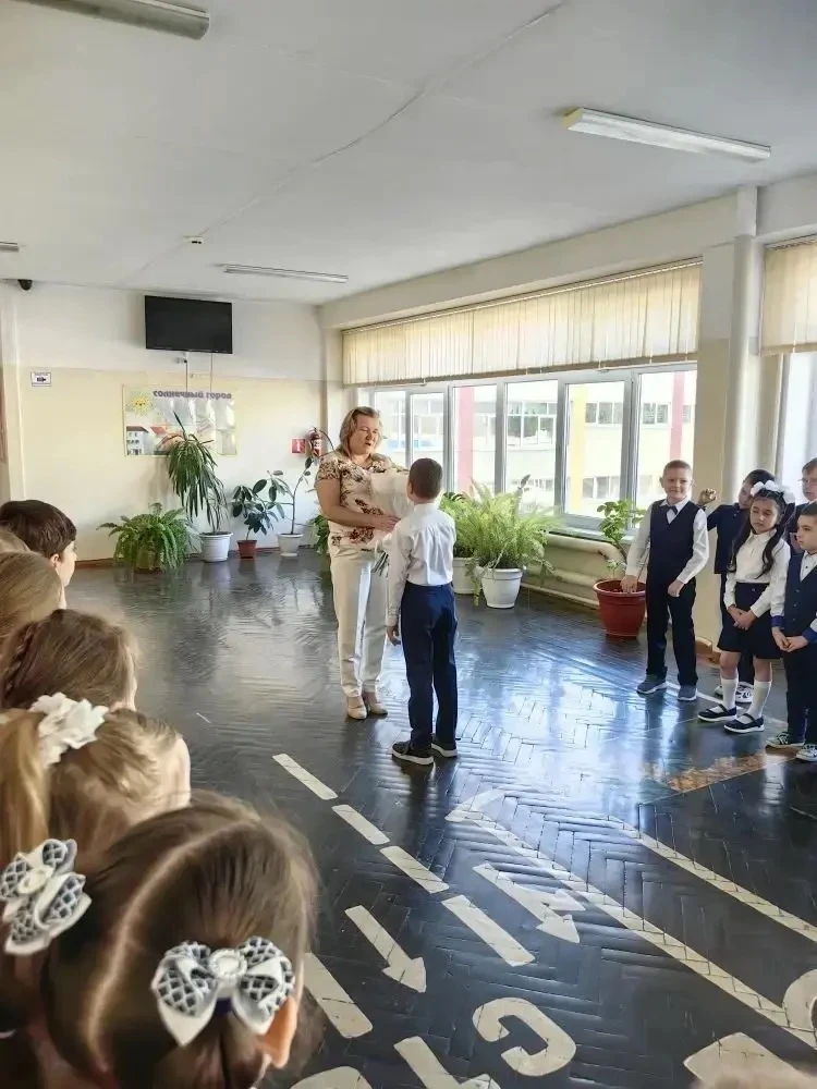 22 мая для учеников первых классов состоялась  линейка, посвящённая окончанию учебного года. Это соб