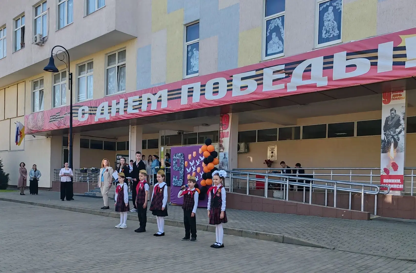 🎖️ «От героев былых времен…» — торжественная линейка к 81-й годовщине Великой Победы  В этом году, в