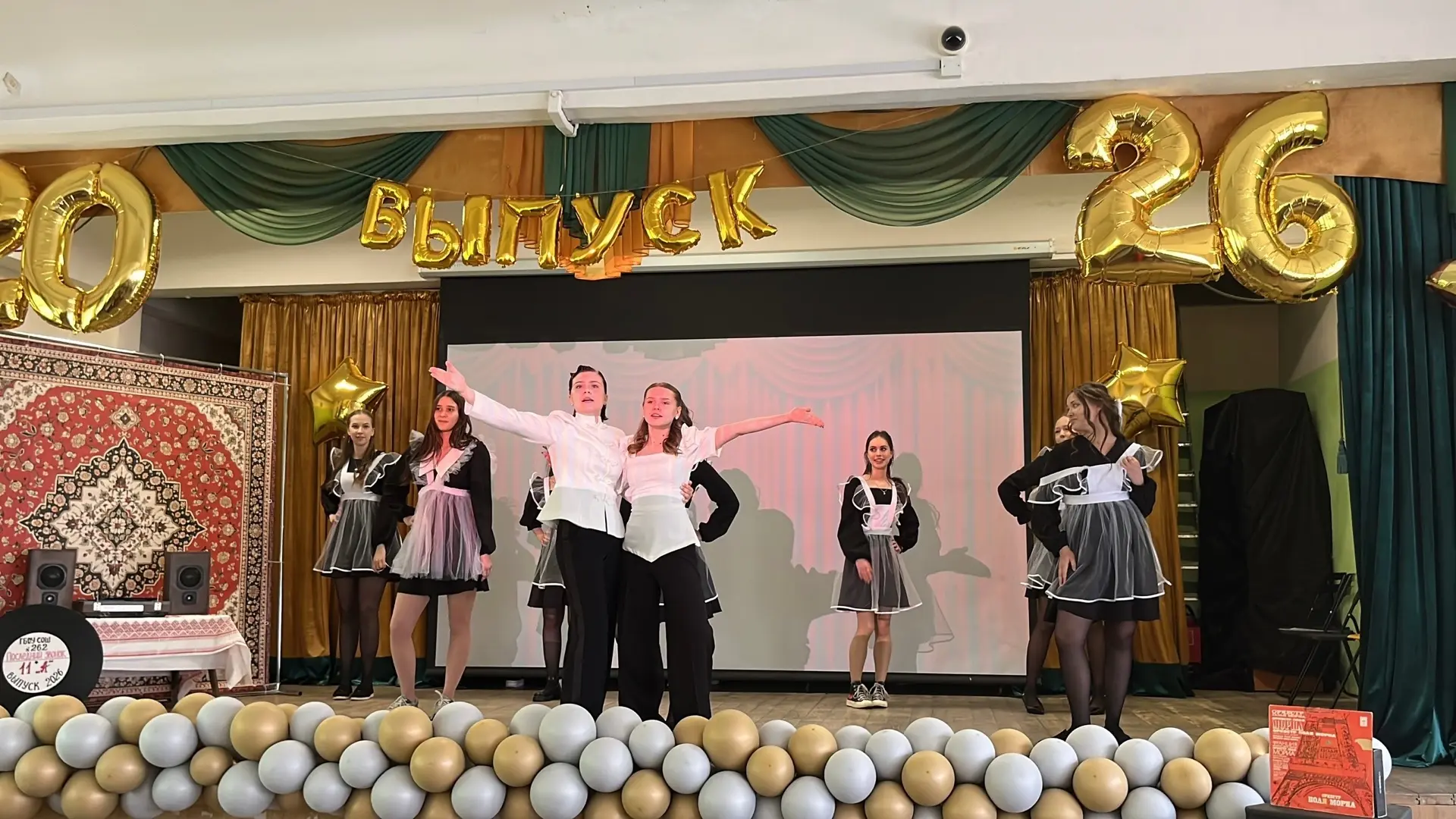 📸 Подготовили для вас альбом с фотографиями с праздника по случаю последнего звонка у выпускников 1