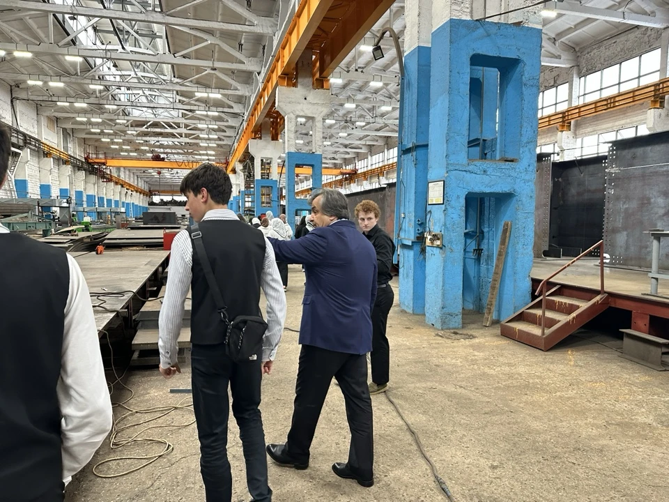 🏭 Школьники Кизилюрта посетили завод металлоконструкций в рамках профтура  Территориальный центр зан