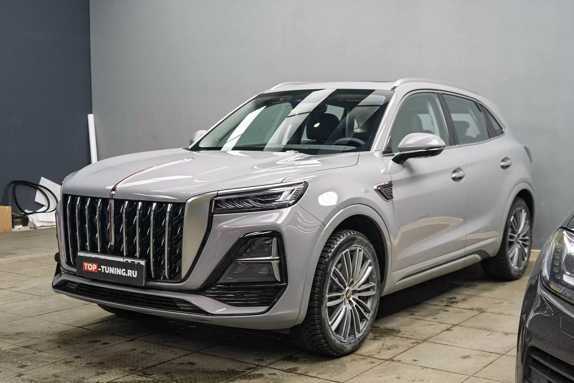 Установка защитной сетки в радиатор Hongqi HS5 рестайлинг — Подробности: https://top-tu...