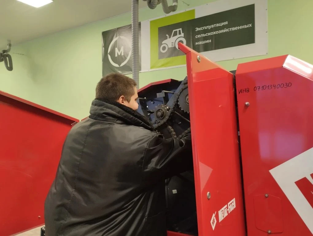 Учебный семестр для будущих мастеров сельскохозяйственного производства  заканчивается ...
