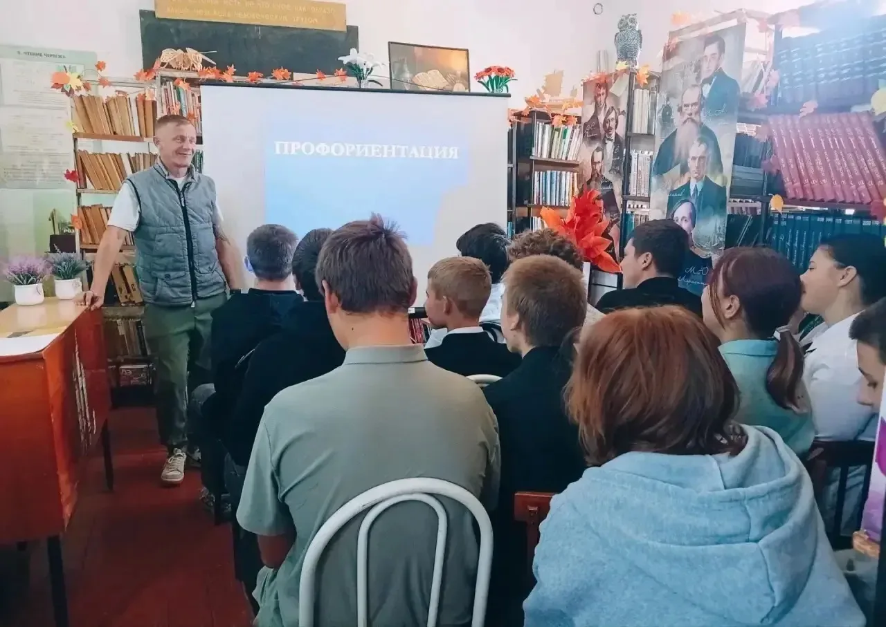 📚🎓Профориентационное мероприятие с учащимися 9 класса в Сельской библиотеке Степного ...
