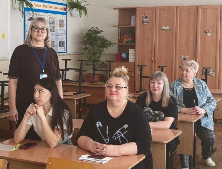 🩺Педагоги 12 школы Благовещенска проверили свое здоровье в рамках Всероссийской акции   Выездная бри
