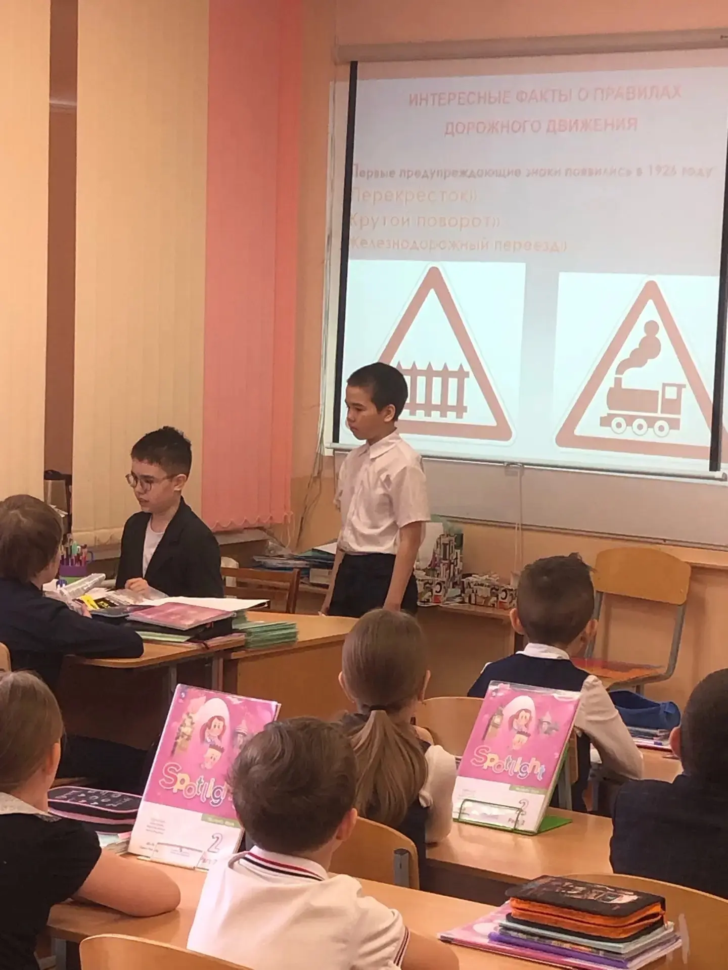 09.04.2026г. Юные инспектора дорожного движения "Стражи дорог" из 5Б класса МБОУ лицей №3 провели ин