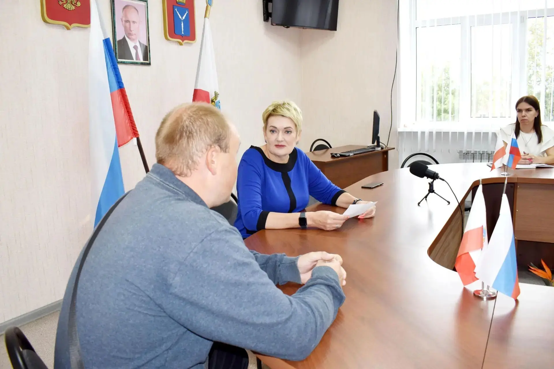 Сегодня провела  традиционный приём граждан на который обратились три заявителя.