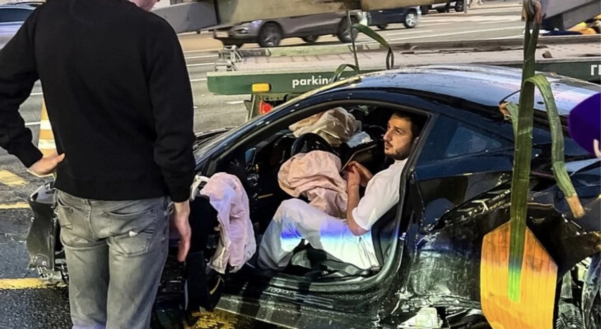 ⚡️ Navai разбил Ferrari за 55 миллионов  Navai попал в ДТП на Зубовском бульваре в центре Москвы. По