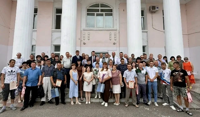 Работников филиала "Примтеплоэнерго" поздравили с 25-летием компании