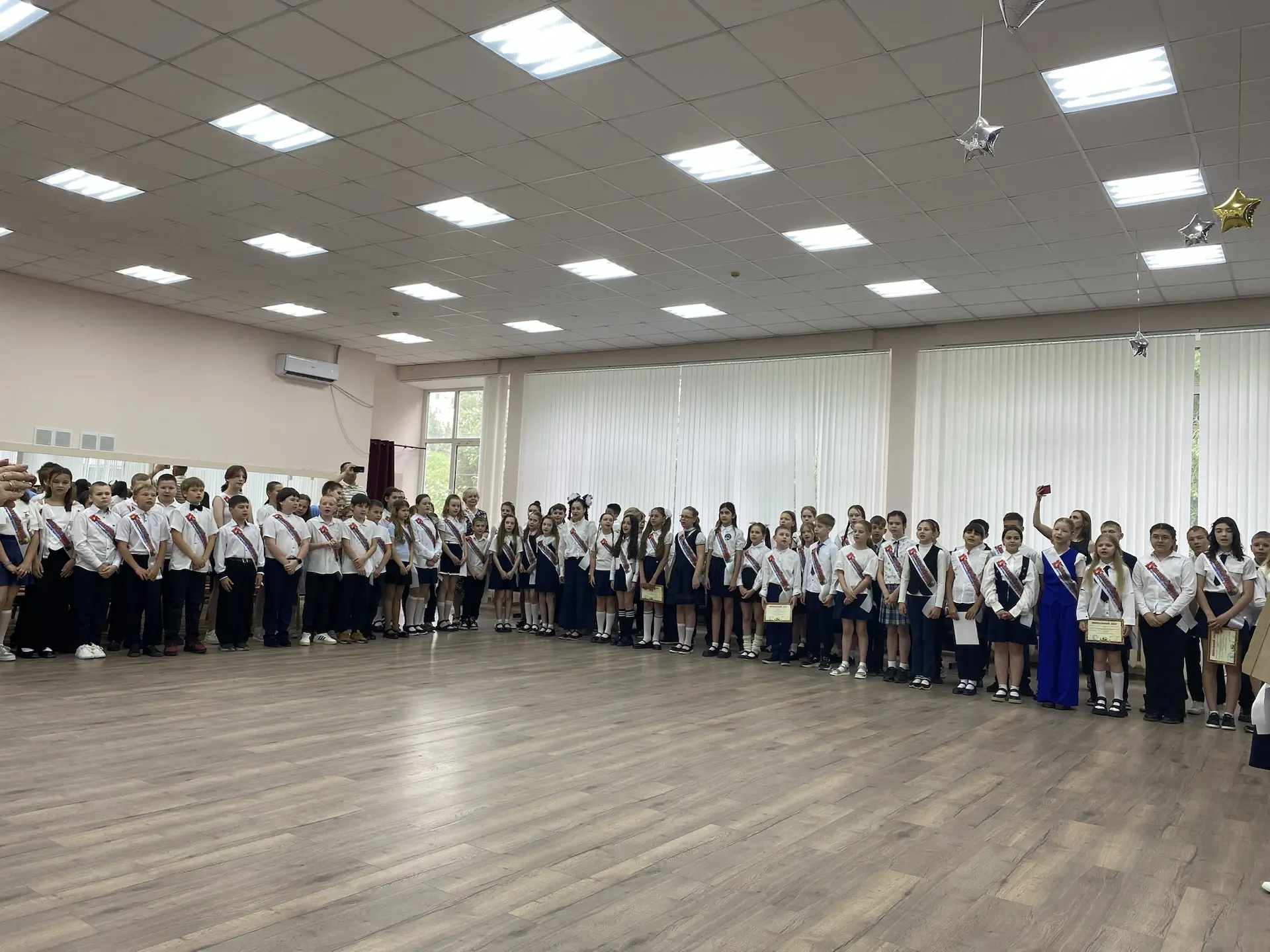 🔔 🔔 🔔  💫 25 мая 2025 г.  в актовом зале МОУ СШ № 5 состоялась торжественная линейка, посвящённая око