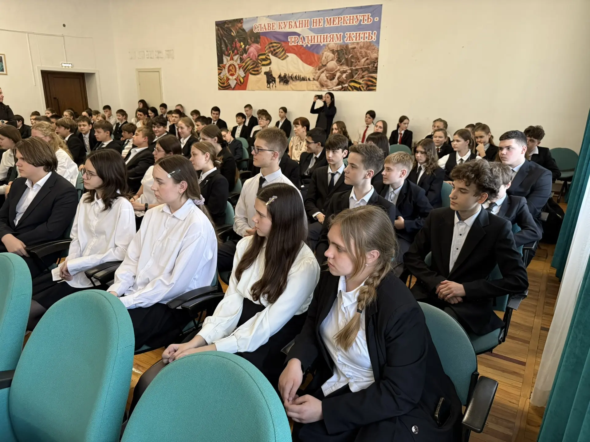🚫 Семиклассники и безопасность: диалог с профессионалами.  Сегодня к семиклассникам приходили гости 