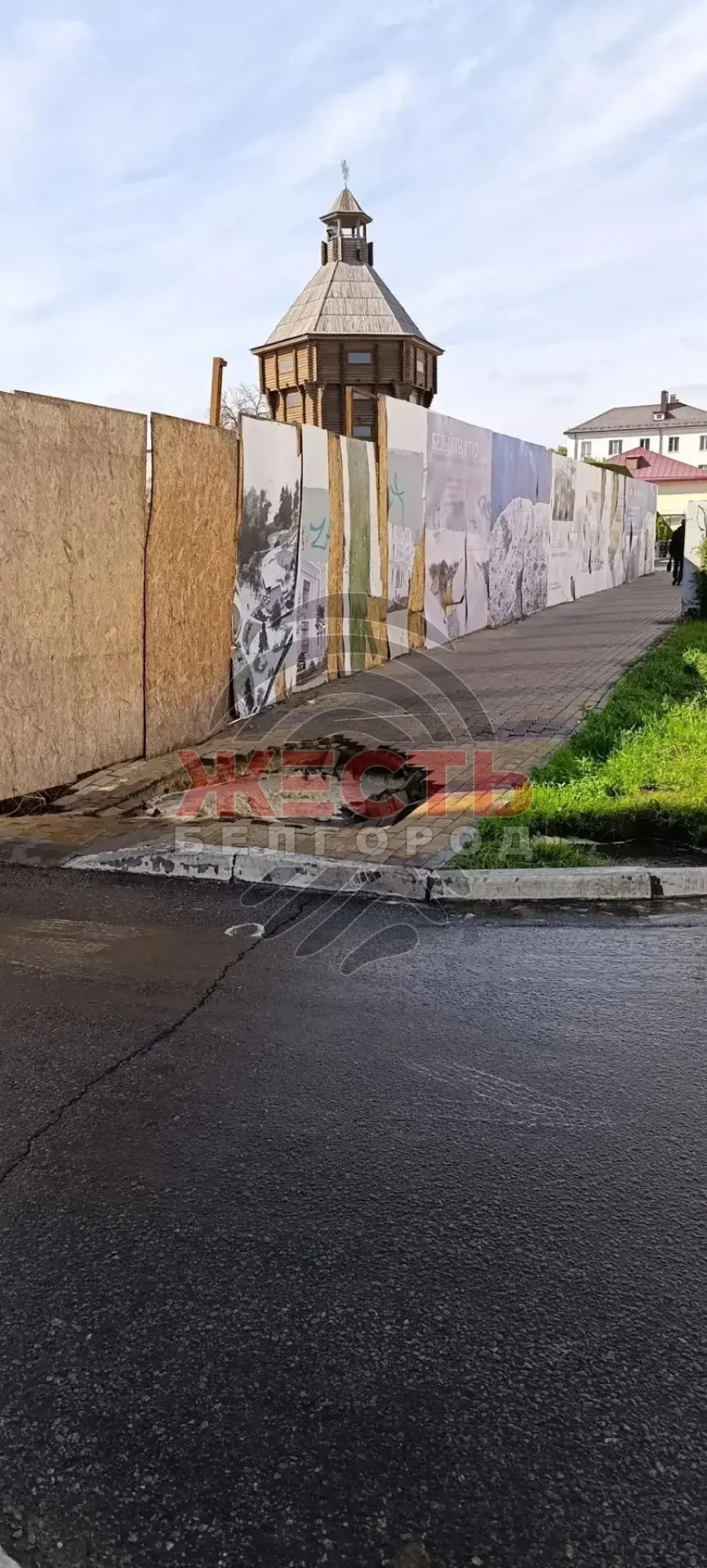 На проспекте Славы, 47 появился провал на тротуаре