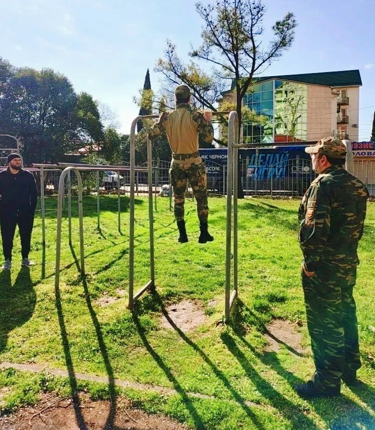 На старт, внимание, марш! 🏁  Воспитанники нашего клуба и юнармейцы отряда специального назначения «Л