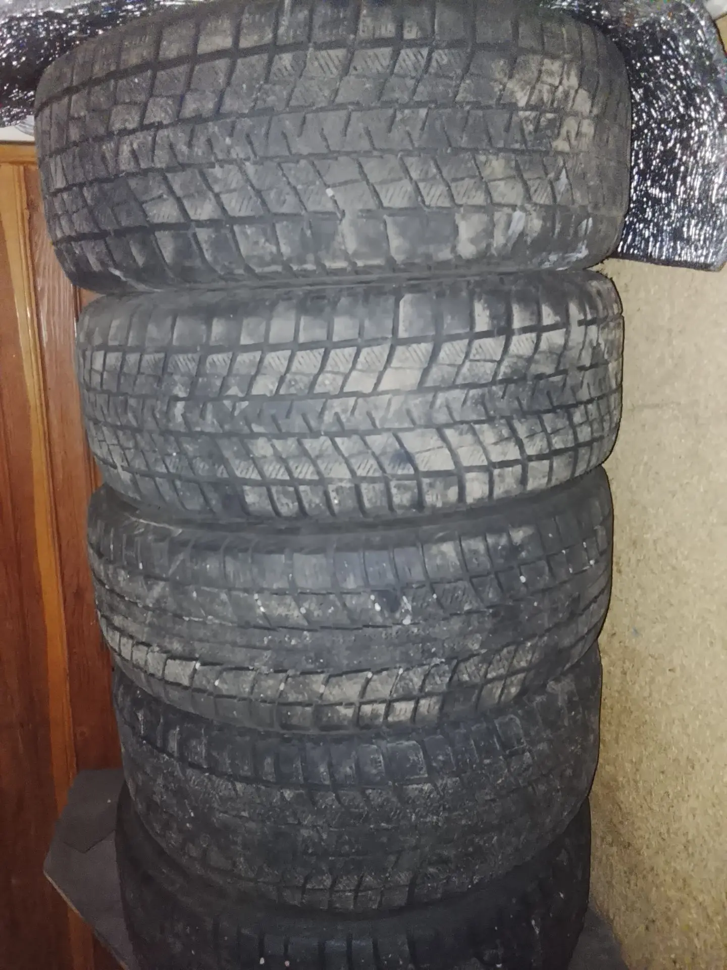 Продам комплект зимних липучек "Kapsen" за умеренную цену. Размер 215-60/16, в хорошем ...