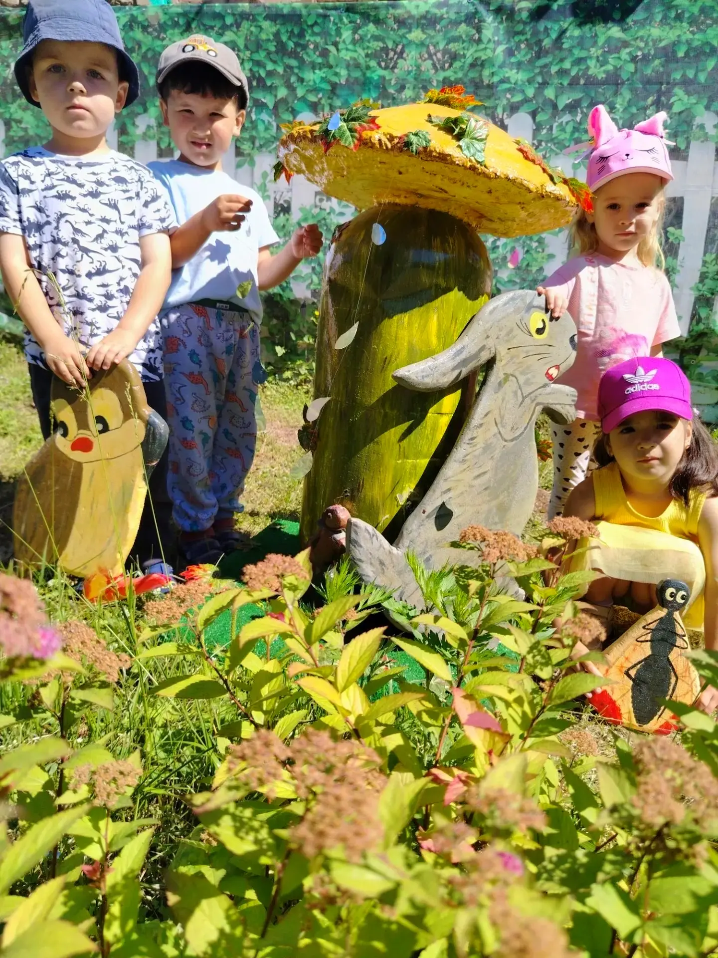 📚 Путешествие в мир сказок Владимира Сутеева! 🎨
 В  детском саду прошёл необычный, очень весёлый и