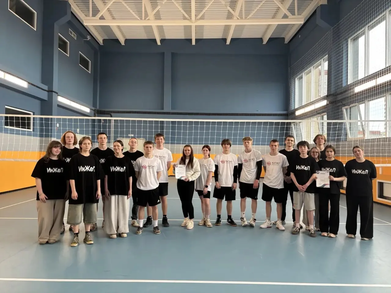 🏐 Все на волейбол!   Сегодня в нашем Лицее царил настоящий спортивный азарт! Состоялся товарищеский 
