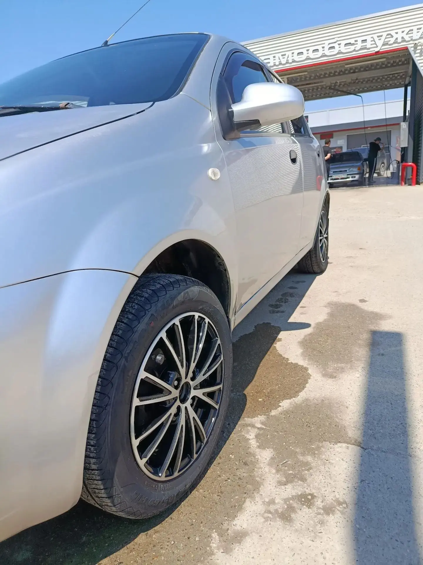 Продам Шивролет Авео 2006 г  из косяков,облез лак,а так всё в порядке,сел поехал. Цена ...
