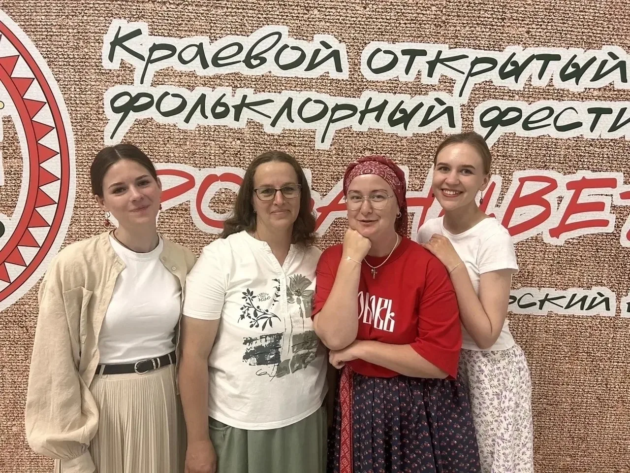 Артель «Канительки» вернулась с «Розанцвета» с наградой!

С радостью сообщаем: наша любимая Артель «