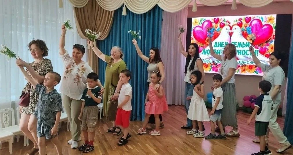 Тепло семейного очага заглянуло к нам в детский сад! 🏡В нашем детском саду прошел самы...