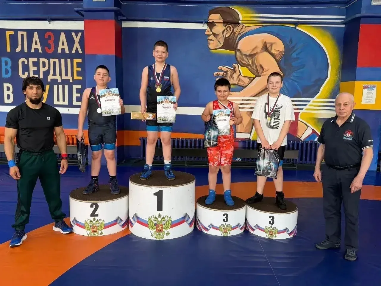 🏅 Поздравляем Чеканова Дениса, ученика 4-2 класса, с заслуженным первым местом на Дне ...