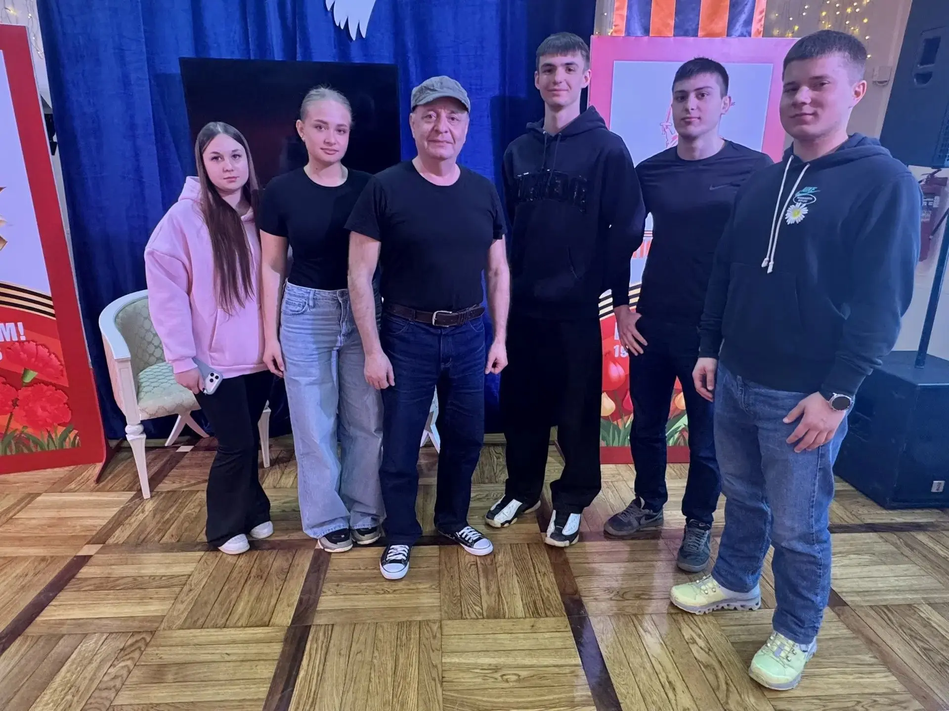 Человек и его эпоха! Когда задумаешься, "чье детство было лучше..."  Ребята из 11‑го класса (классны