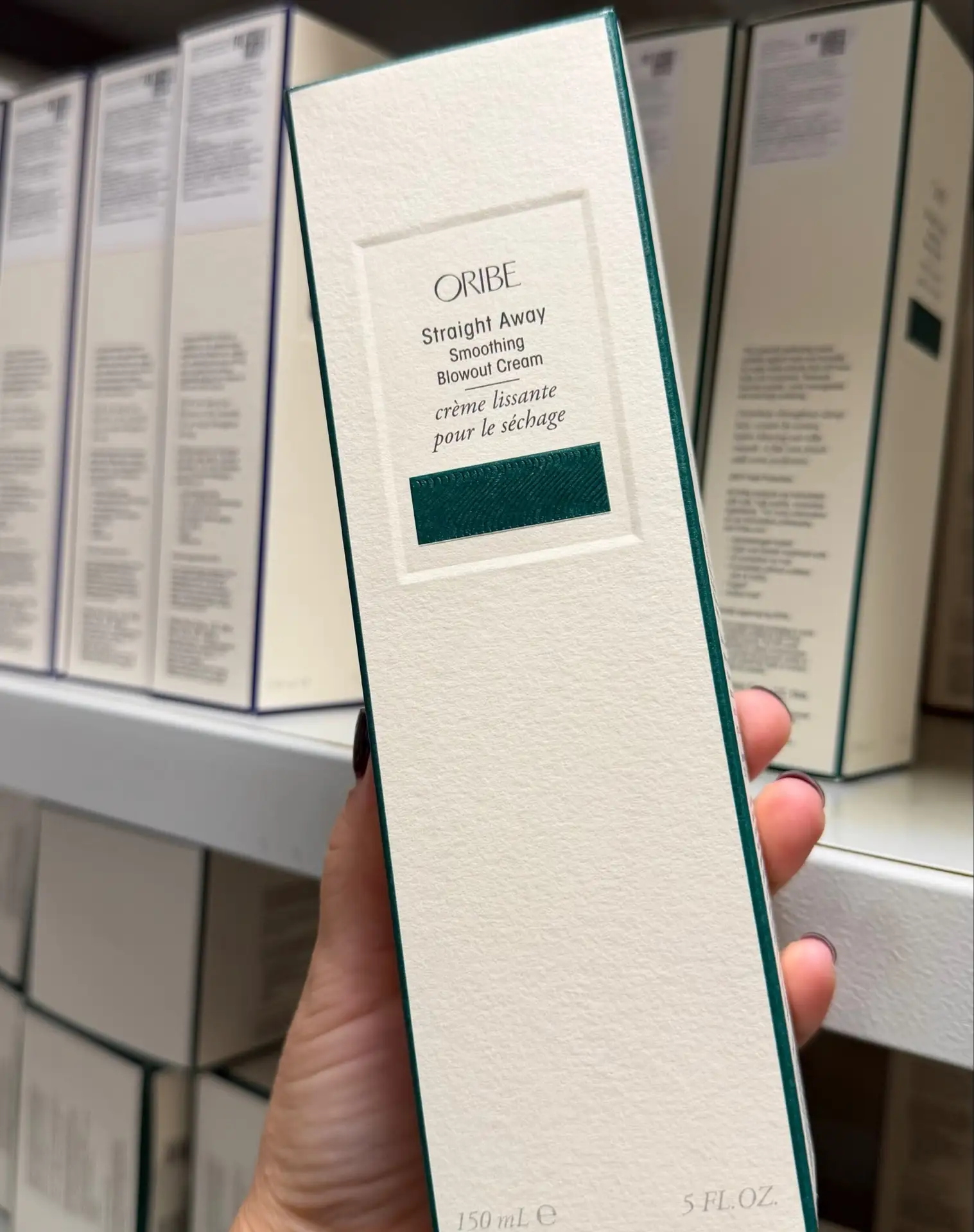 Oribe Straight Away Smoothing Blowout Cream — тот самый крем, который превращает обычну...