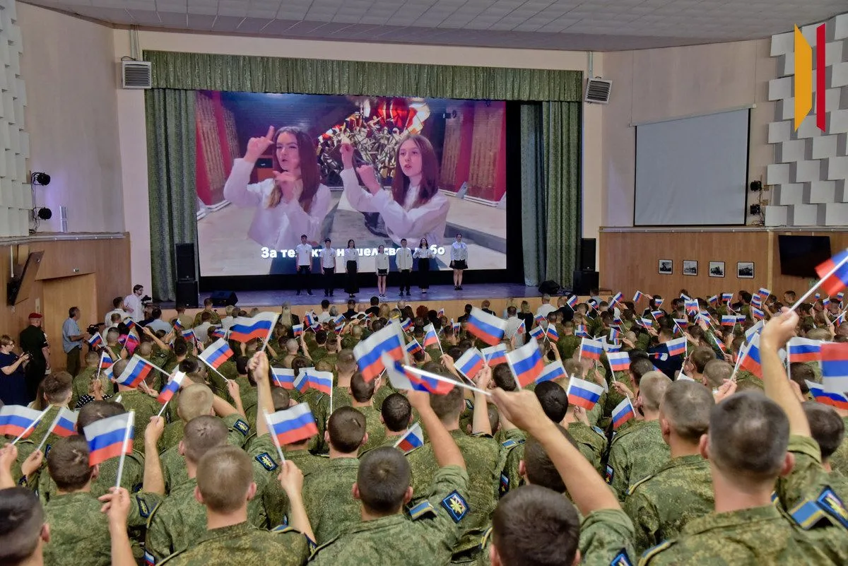 В Военно‑воздушной академии имени профессора Николая Жуковского и Юрия Гагарина состоял...