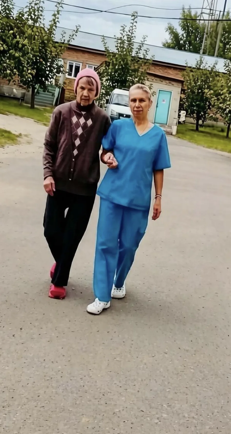 Сегодня свой день рождения празднует младшая медицинская сестра по уходу за больными на...