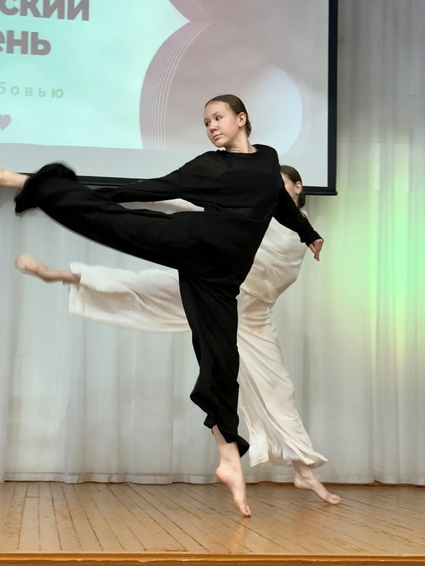 Весеннее настроение сегодня было гарантировано всем: в лицее прошёл праздничный концерт в честь 8 Ма